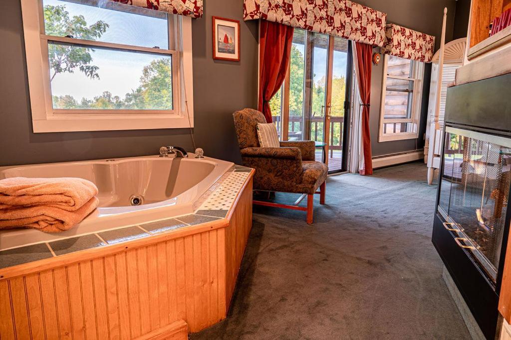Point Au Roche Lodge 普拉茨堡 外观 照片